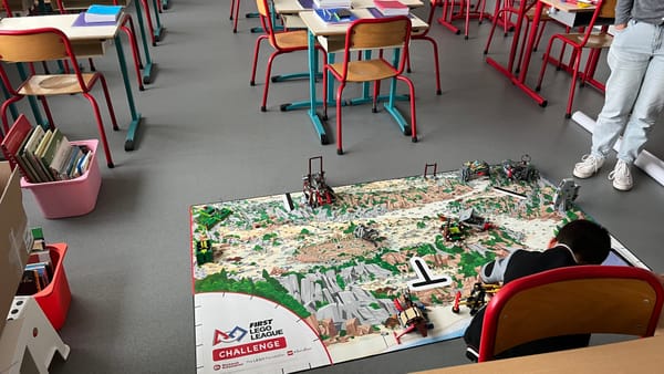 Du matériel de robotique pour les élèves de l’école Suzanne Lacore